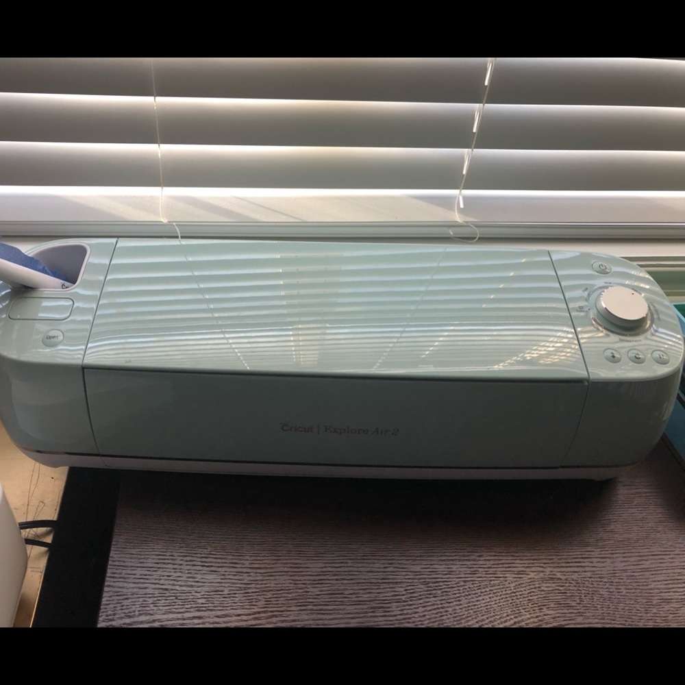 Mint Cricut Explore Air 2